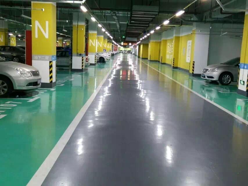 停車場環(huán)氧地坪漆施工后的地面應達到怎樣的標準？